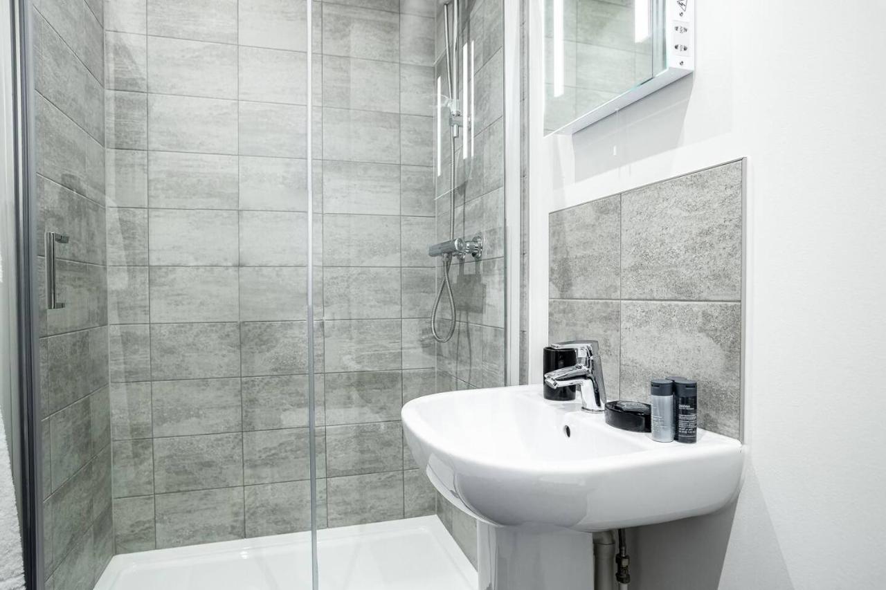 Two Bedroom - Central Peterborough Apartment - Bayard Apartments Екстериор снимка